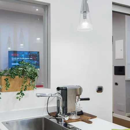 Apartment White House In
