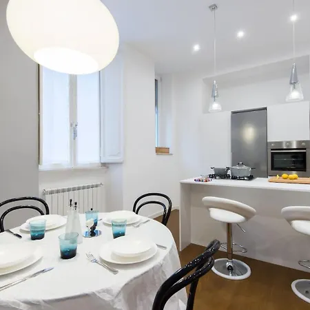 White House In Apartment Rome