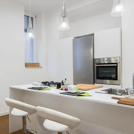 Apartment White House In
