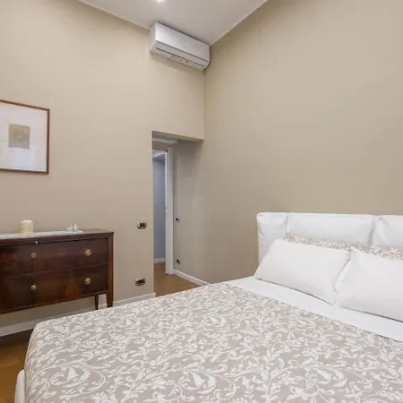 Apartment White House In *